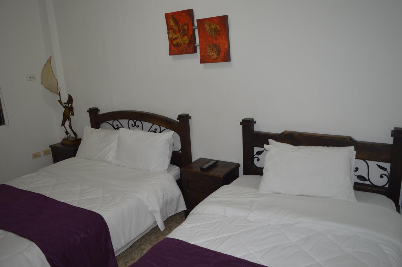 Hotel Colonial Манисалес Екстериор снимка