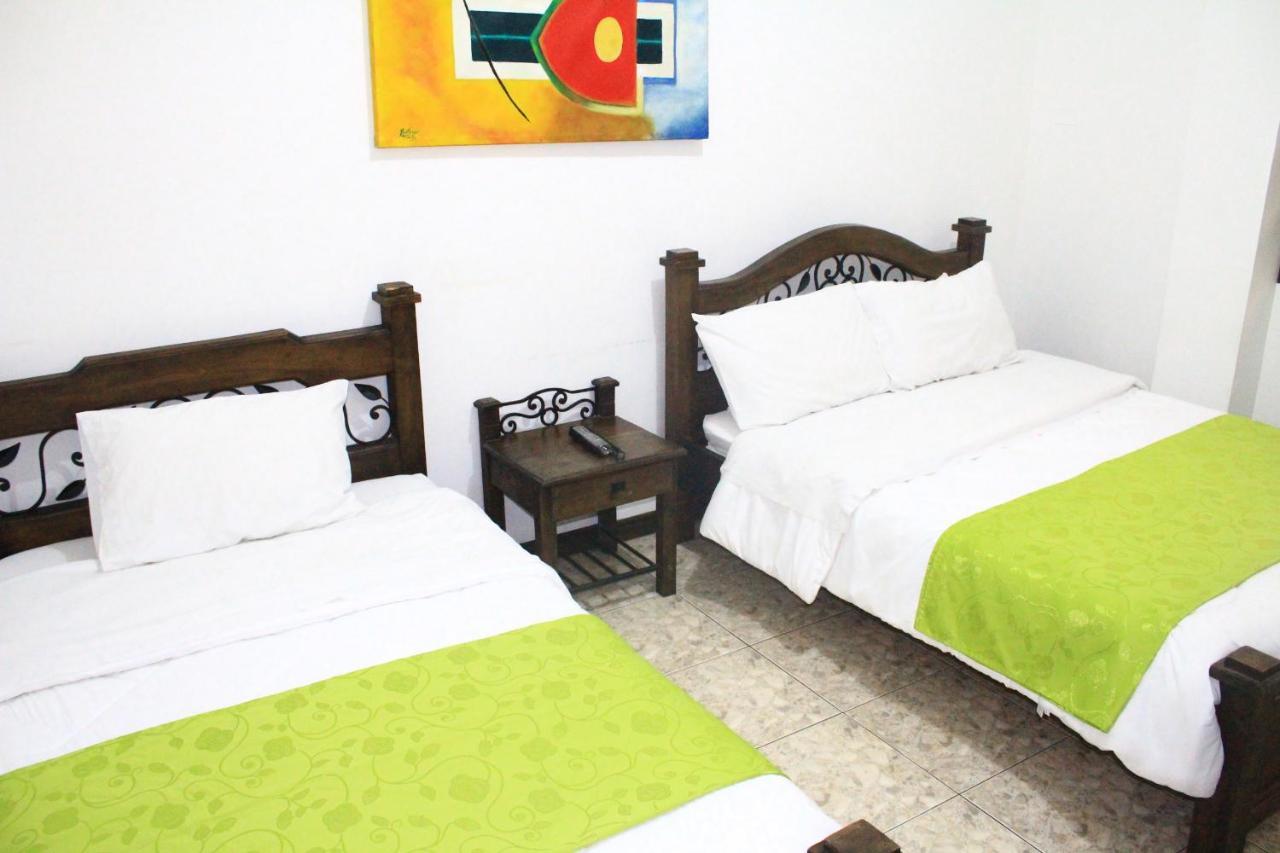 Hotel Colonial Манисалес Екстериор снимка